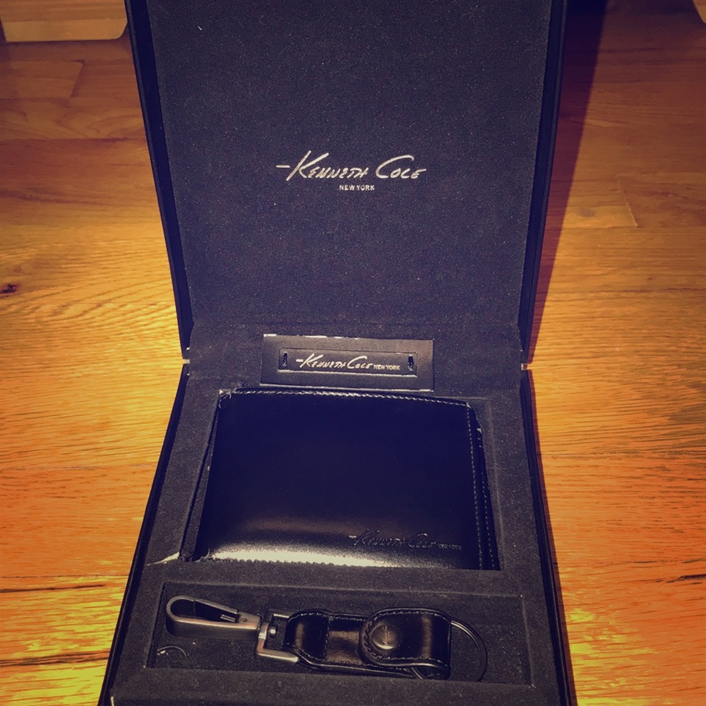 Kenneth Cole wallet with key chain